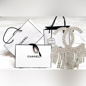 This exquisite rhinestone brooch is a stunning accessory to any outfits